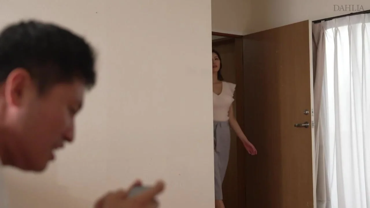 DLDSS-369 Unemployed Husband Goes Crazy And Starts O...