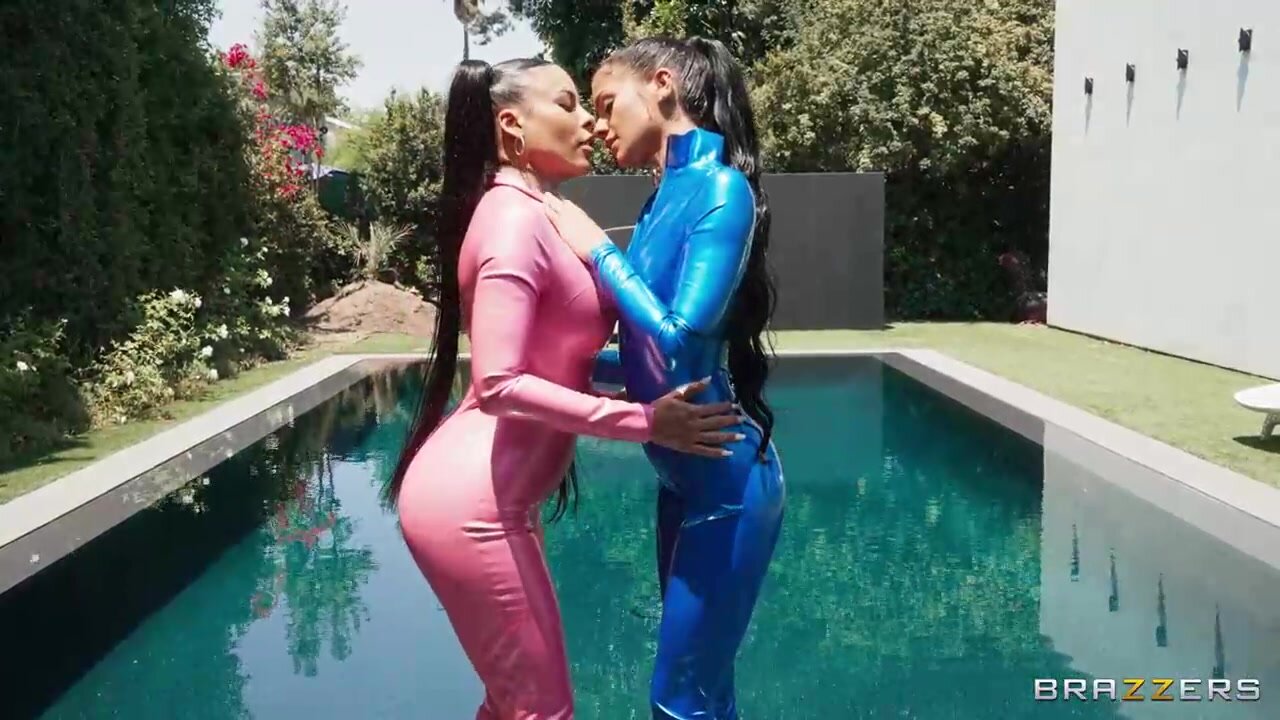 Luna Star, Ryan Reid - Poolside Fashionistas