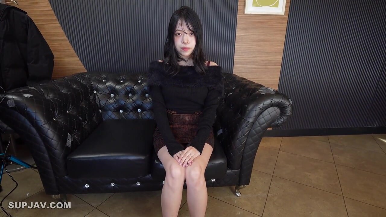 Hinatachan 22 years old, on the day of ovulation, absolutely no Nakadashi, sexy and dirty sexless young married woman, as a punishment, she is secretly unauthorized half inside and half outside! If she gets pregnant, divorce is final!