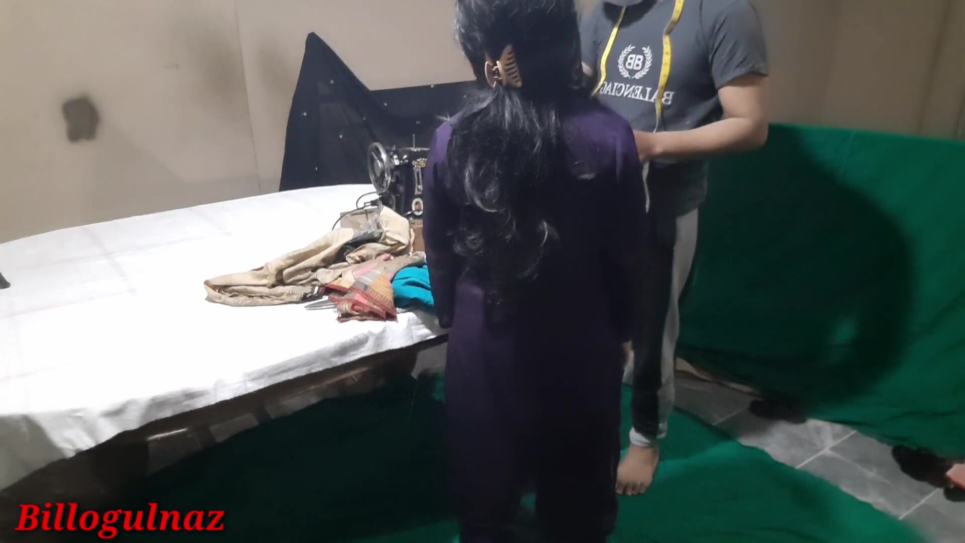 Pkgulnaz - Tailor Ne Bhabhi Ka Naap Lete Lete Bhabhi Ko hi Chod Dala,desi Housewife Fucked by Tailor in Hindi