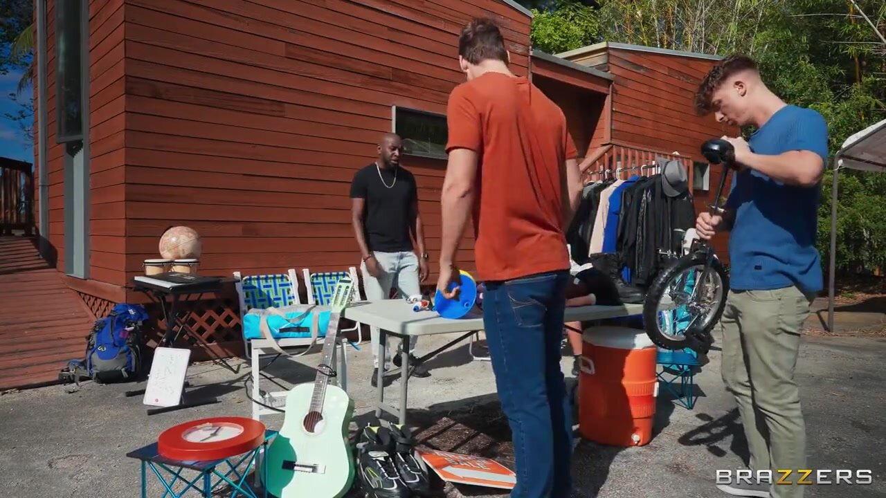 Brandy Salazar - Sweet Deal! An Intense Yard Sale Dickdown in HD