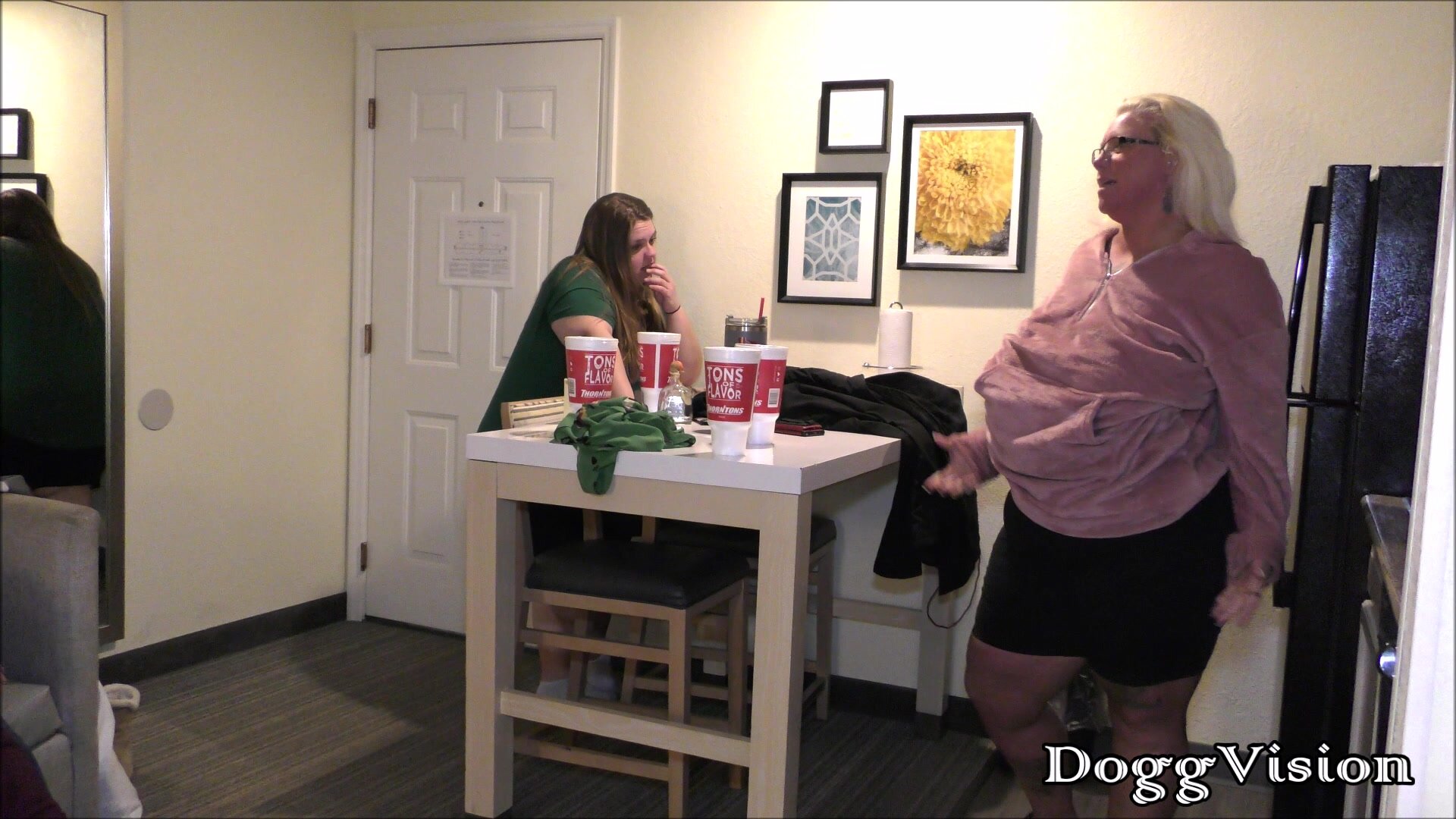 Foxy Kitty, Goddess Issabella, Shy SSBBW, Cherry Lynne - 4 BBWs 1 BBC - Part 1 (doggvision)