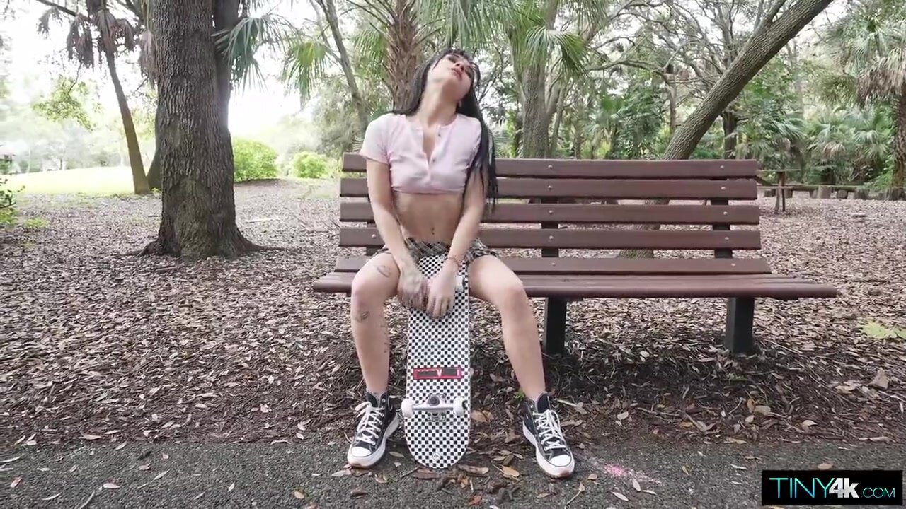 Tiny4K - Delilah Dagger Skater Girl Hookup