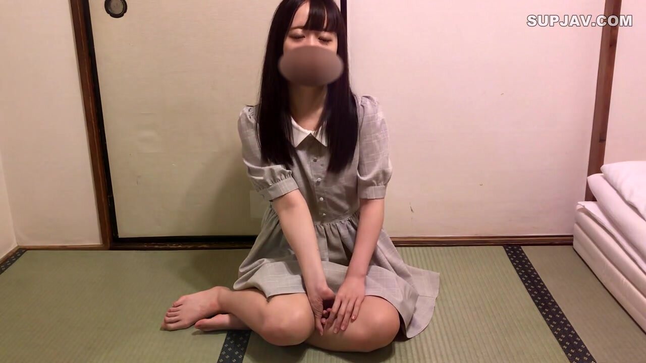 [Amateur individual shooting] [Creampie] A hard card game with a girl who looks like AKB's XX