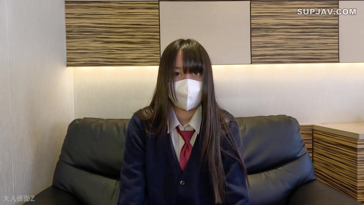 Hazuki (18) is a tall, slender girl with small breasts. I had her bent over while standing, put a sucking device inside her, and left it there. I also penetrated her anus and did some deep throating, and then came inside her.