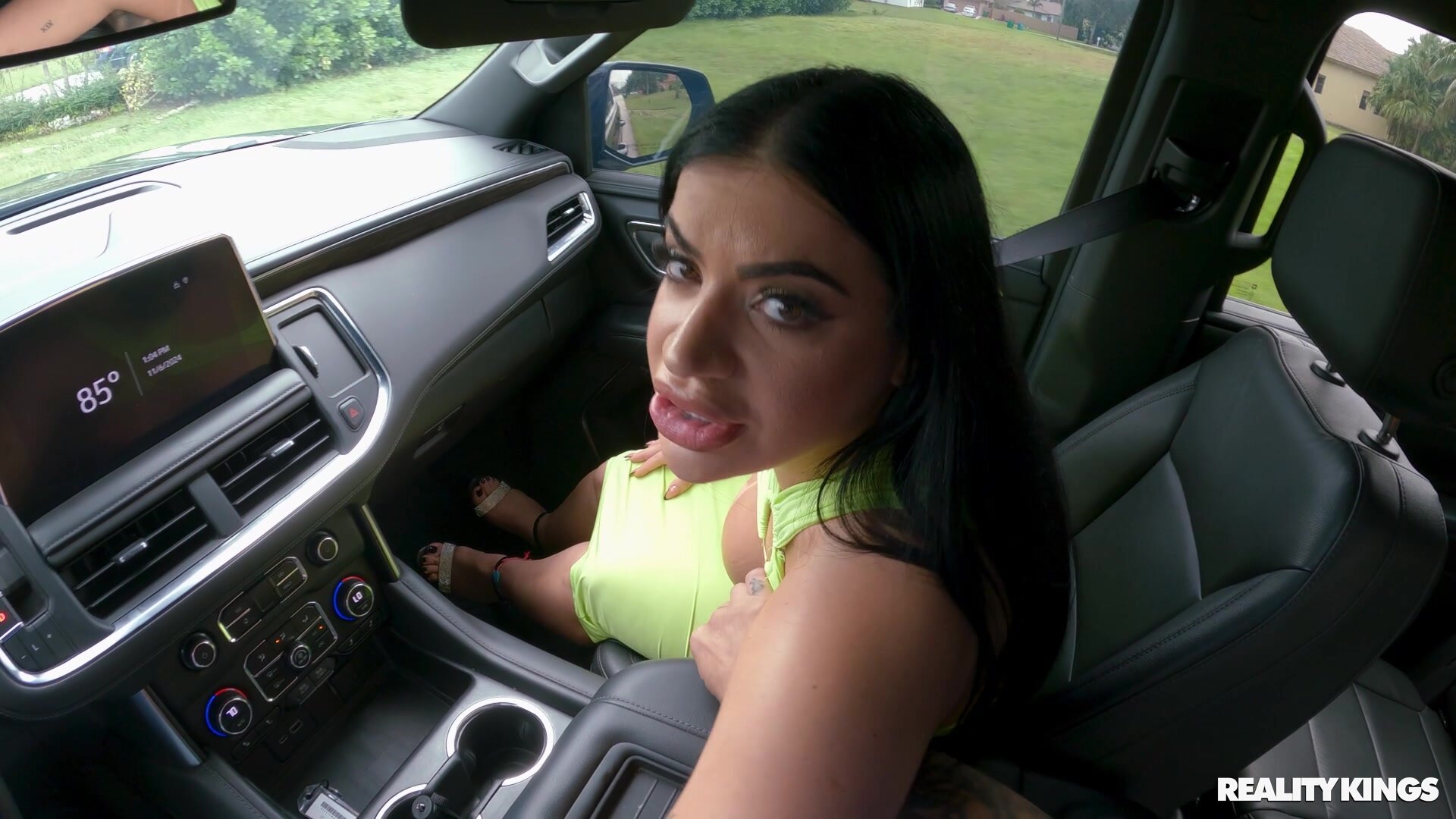 Madalina Moon, Lissa Aires - Drive Horny in HD