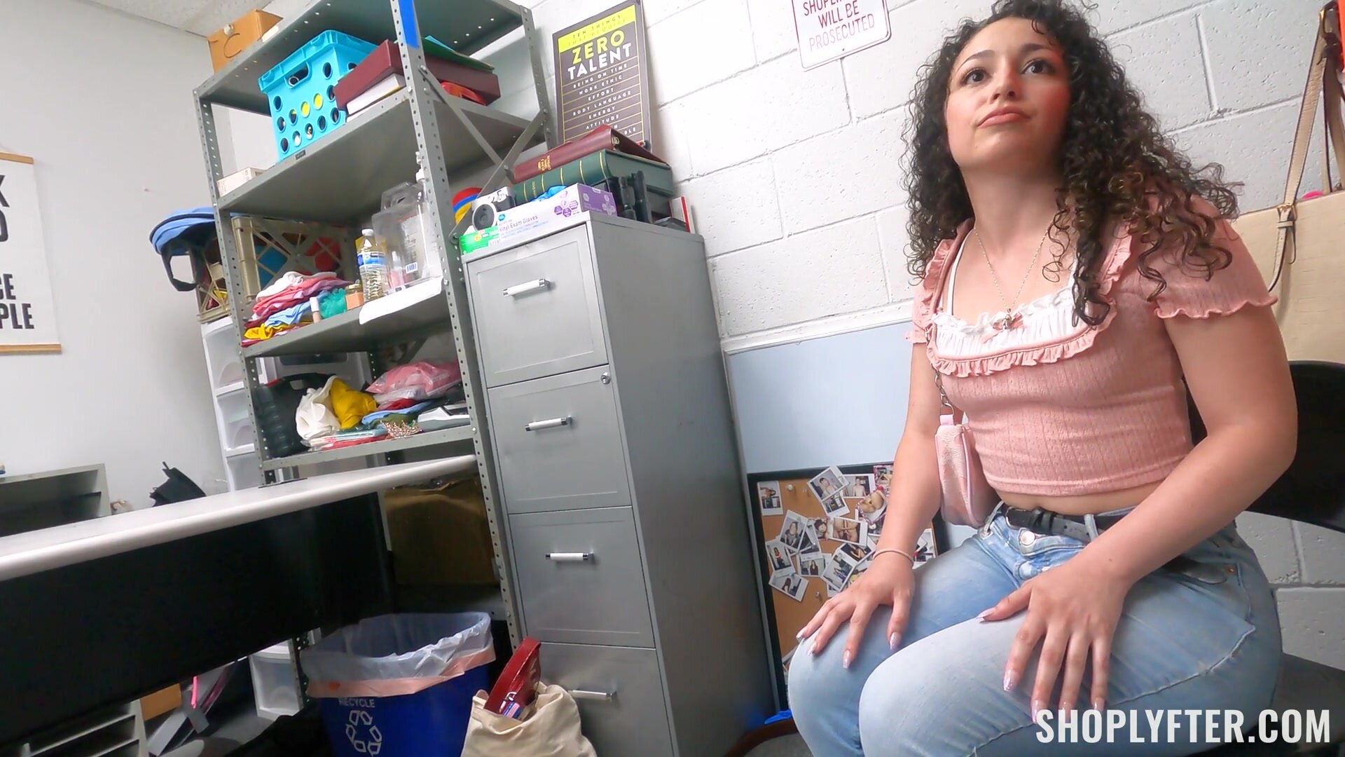Pixie Smalls - The Pink Pussy Vibrator in HD