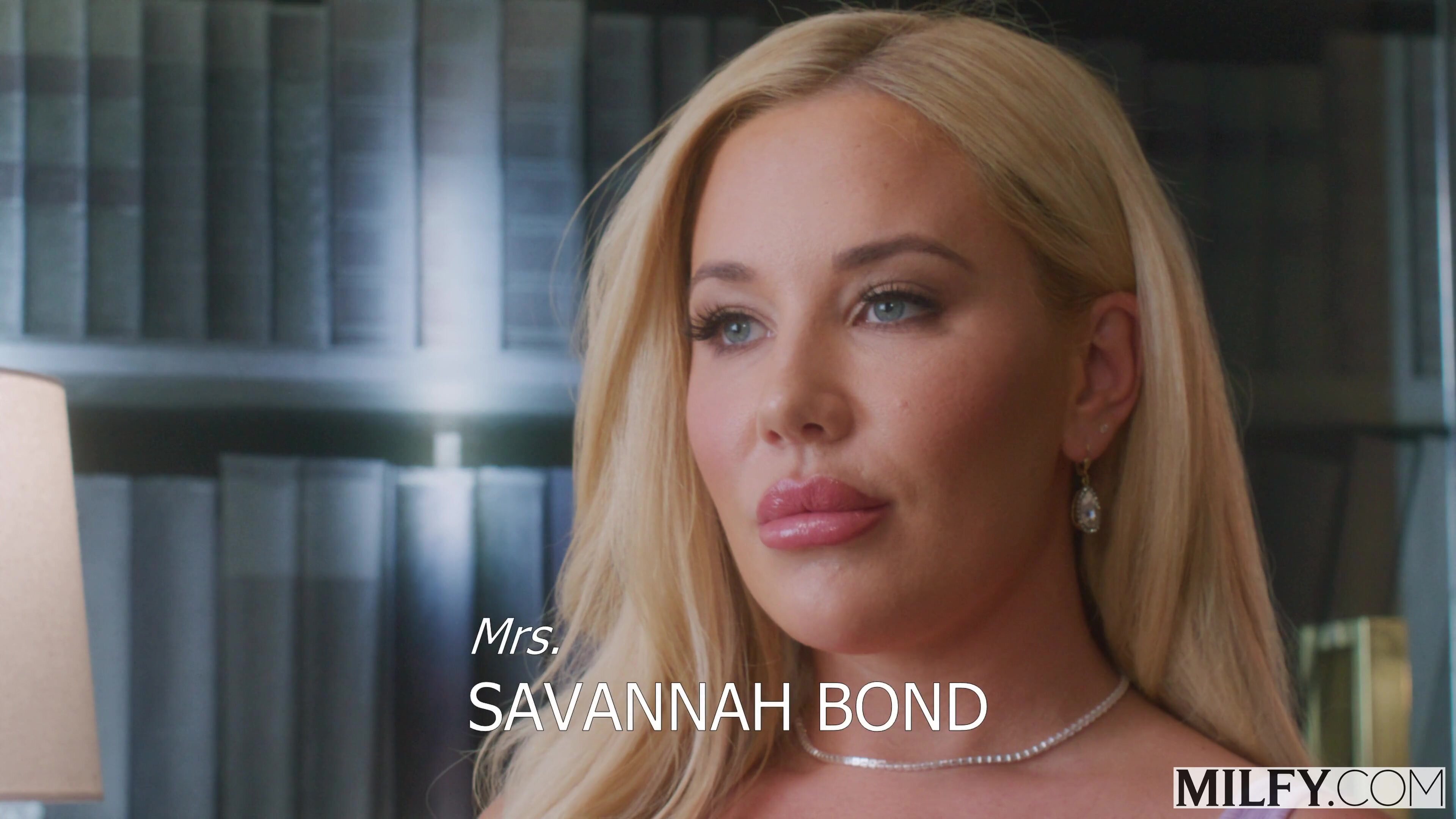 Savannah Bond - Anal Hungry Curvy Milf Savannah Seduces New Groom in 4K