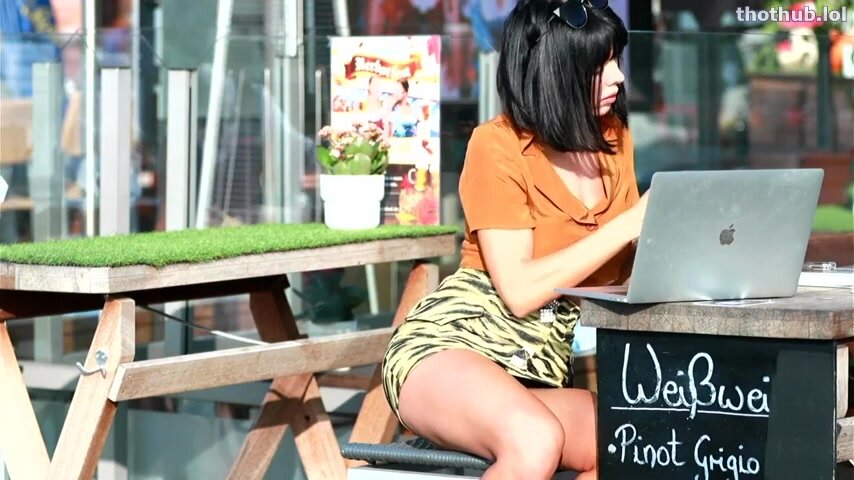 Milo Moire - Pussy Flash