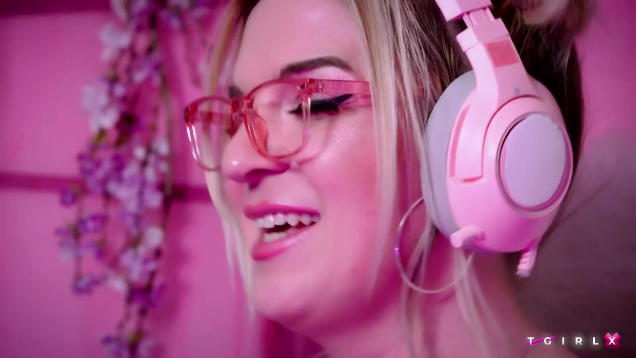 Kaela Luna - Streaming Neigbour