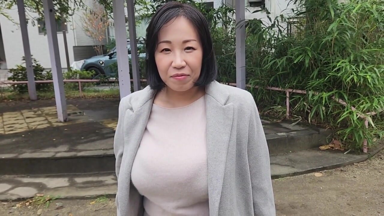 MAQQ-002 The insurance salesperson is a sexless single mother, and her huge K-cup breasts are visible even through her clothes, proving her sexual frustration. She makes a shocking debut! Satsuki-san (38 years old)