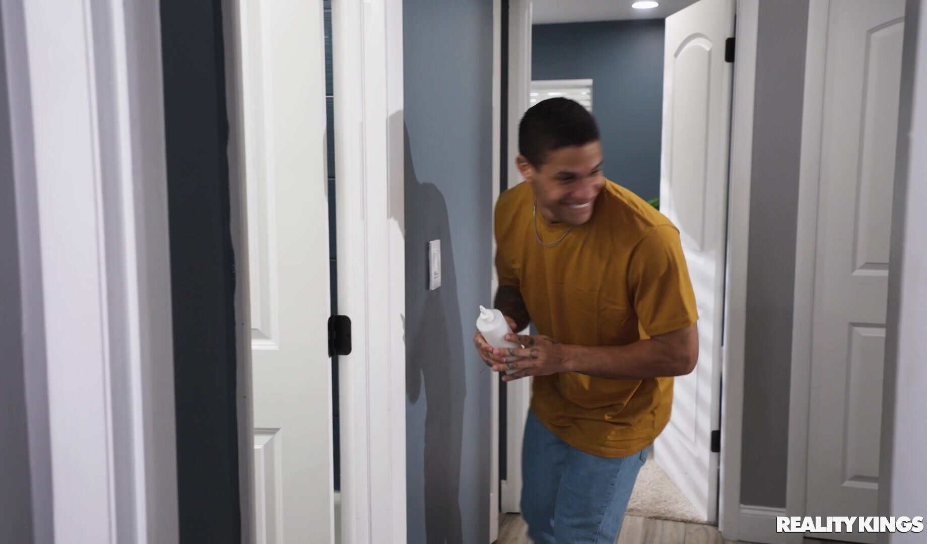 Skylar Vox - Messy Mask Prank