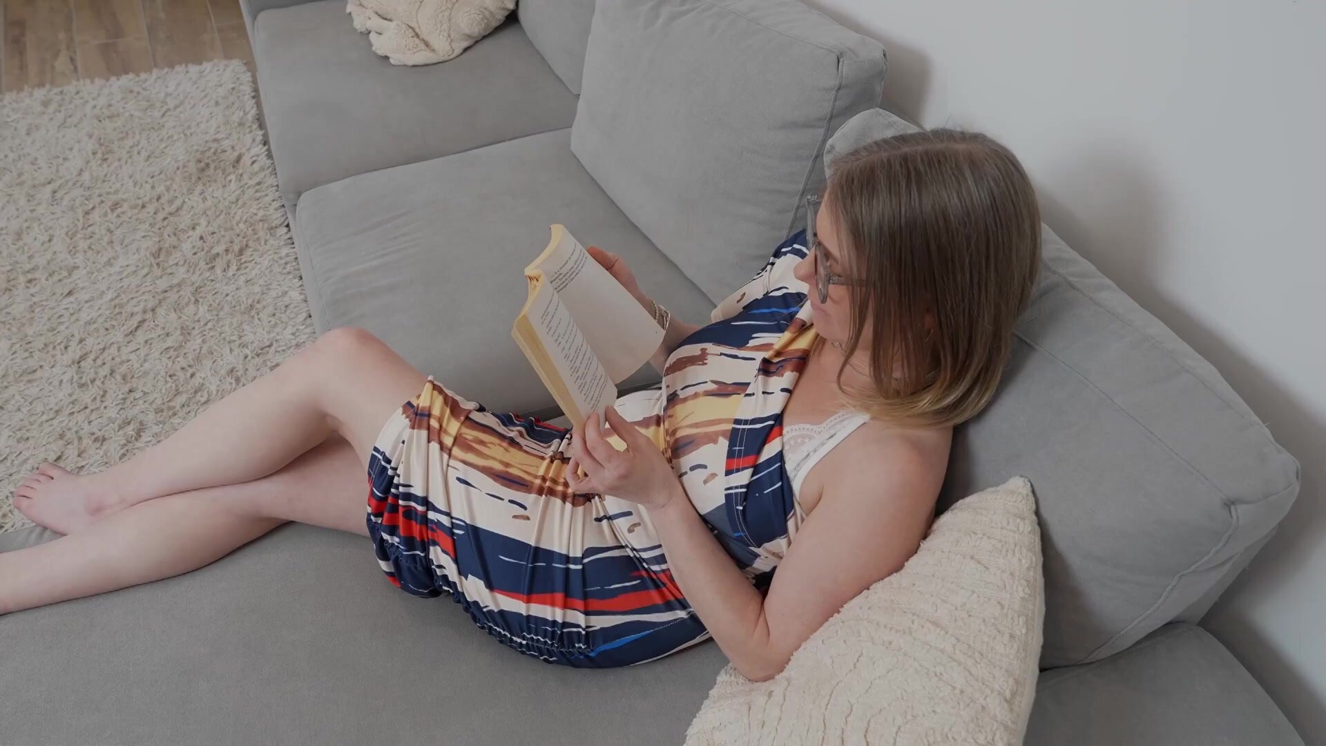 JacquieEtMichelTV – Naelle, 35, helps a guy recover!