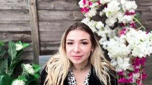 JacquieEtMichelTV – Sienna, 27 Years Old, Care Assistant In Toulouse