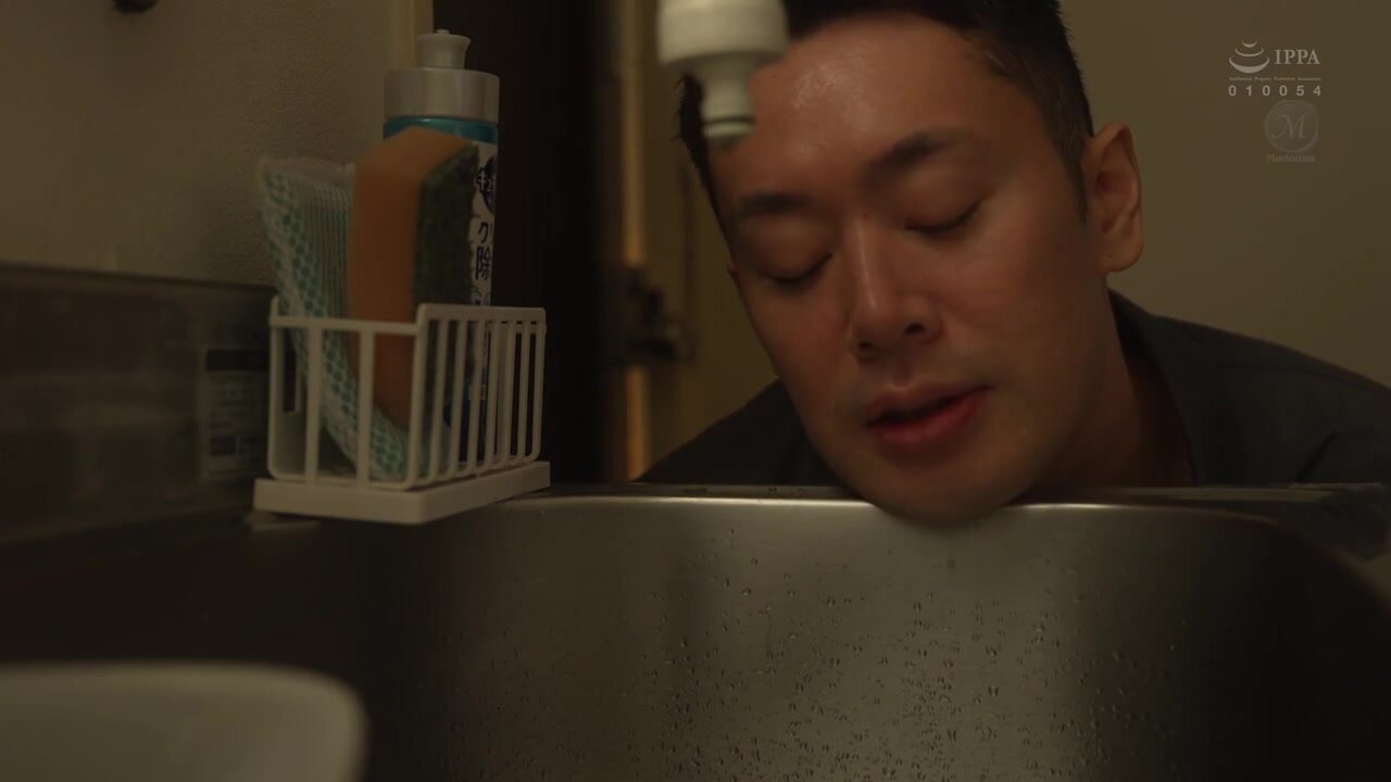 JUR-276 Carried away by her sweet whispers, I became addicted to sex with married women, staying at home with them until I had to repeat a year of college... Yuki Takeuchi