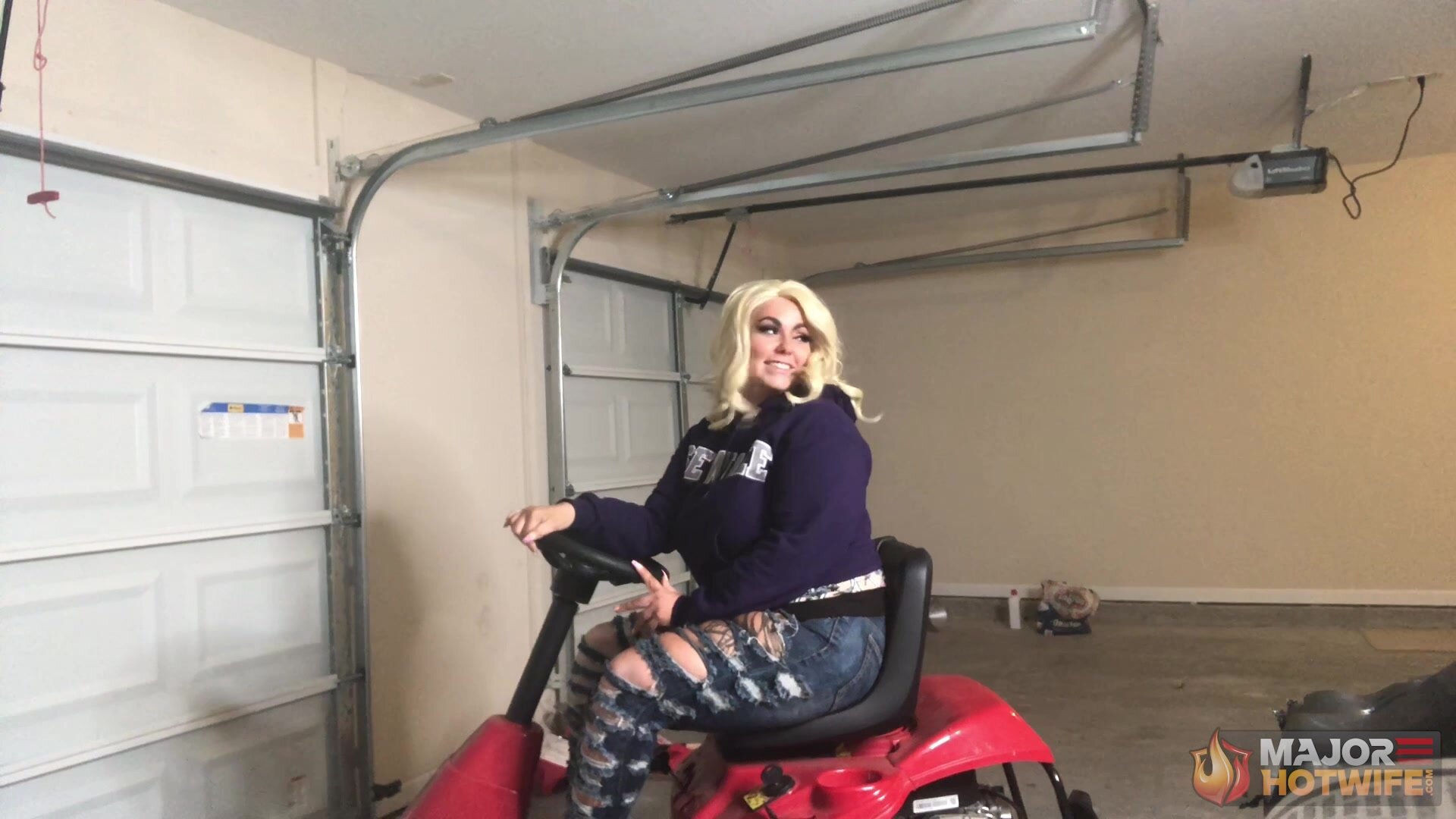 MajorHotWife - Marilyn Melons - Atv Titty Fuck