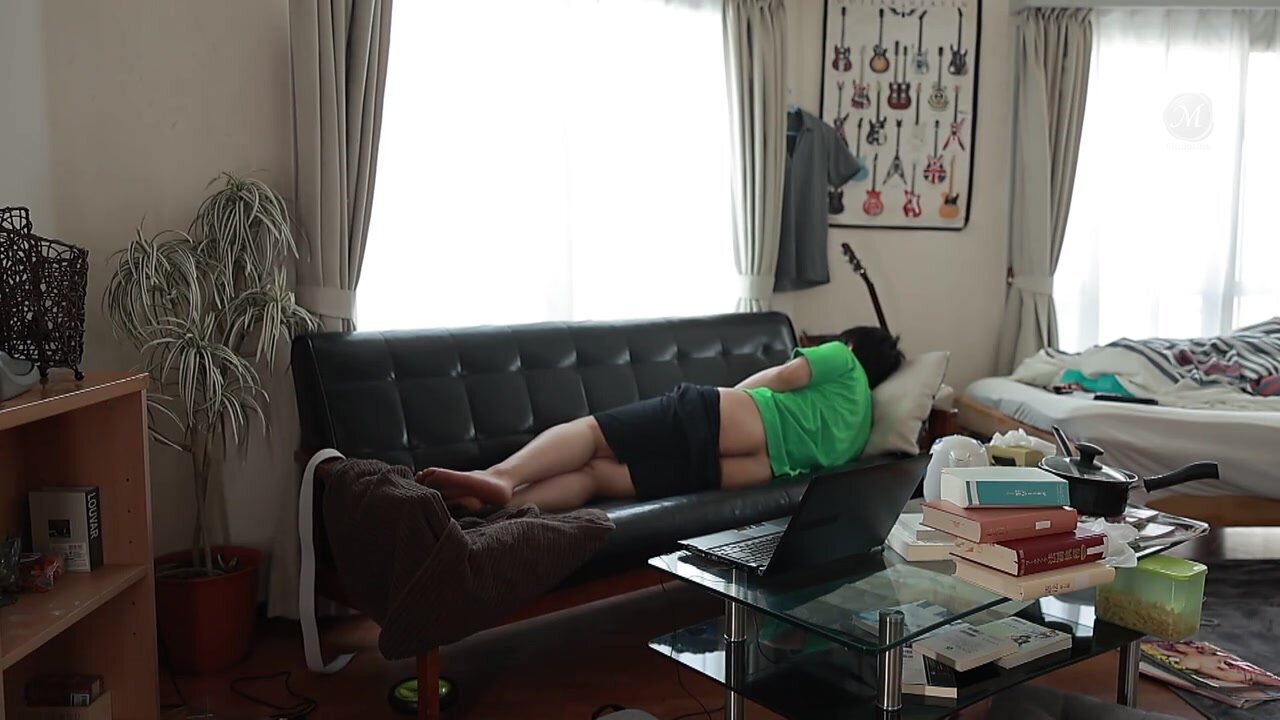 ROE-331 A special creampie service from a sweaty housekeeping lady who unconsciously seduces me with her nipples erected. Yuka Mizuno