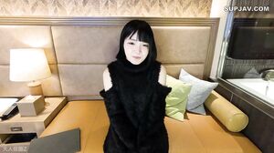 [Amateur First Shoot] Riku (18) Cute F Cup With Big Areolas.