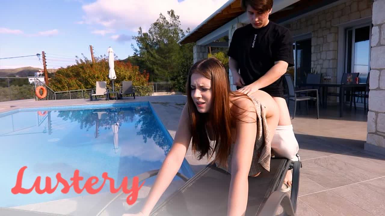 Petite Russian Amateur Gets Boned Outdoors - Lustery