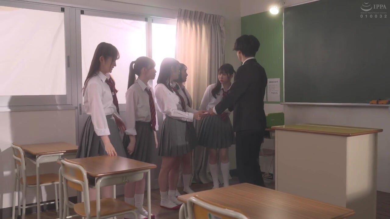 HUNTC-313 I'm in a period of popularity! I was so popular during my two-week teaching internship that I secretly had sex with my students all over the school! A baby-making competition breaks out over my sperm!