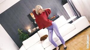 Addison - Blonde Ambition