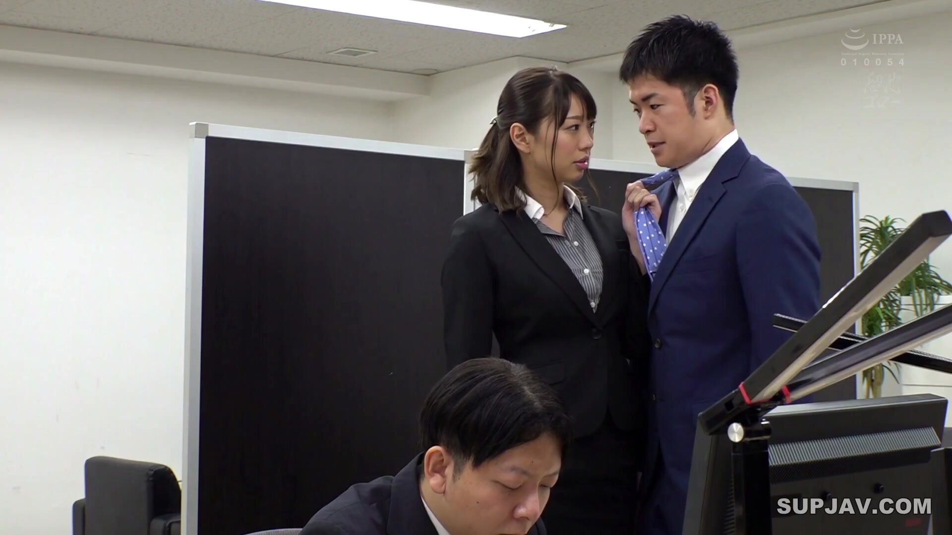 MEYD-630 My Boss Is Always Looking Down On Me, And She Climbed My Cock To Ride Me Cowgirl Style During Our Business Trip Too, Making Me Give Her My Creampie. Matsuri Kiritani