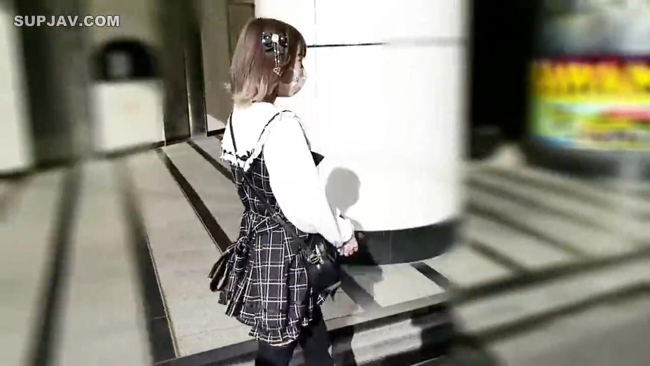 Legendary Shoot: 18-Year-Old Lolita in Thigh-Highs Gets Played by Dirty Old Man