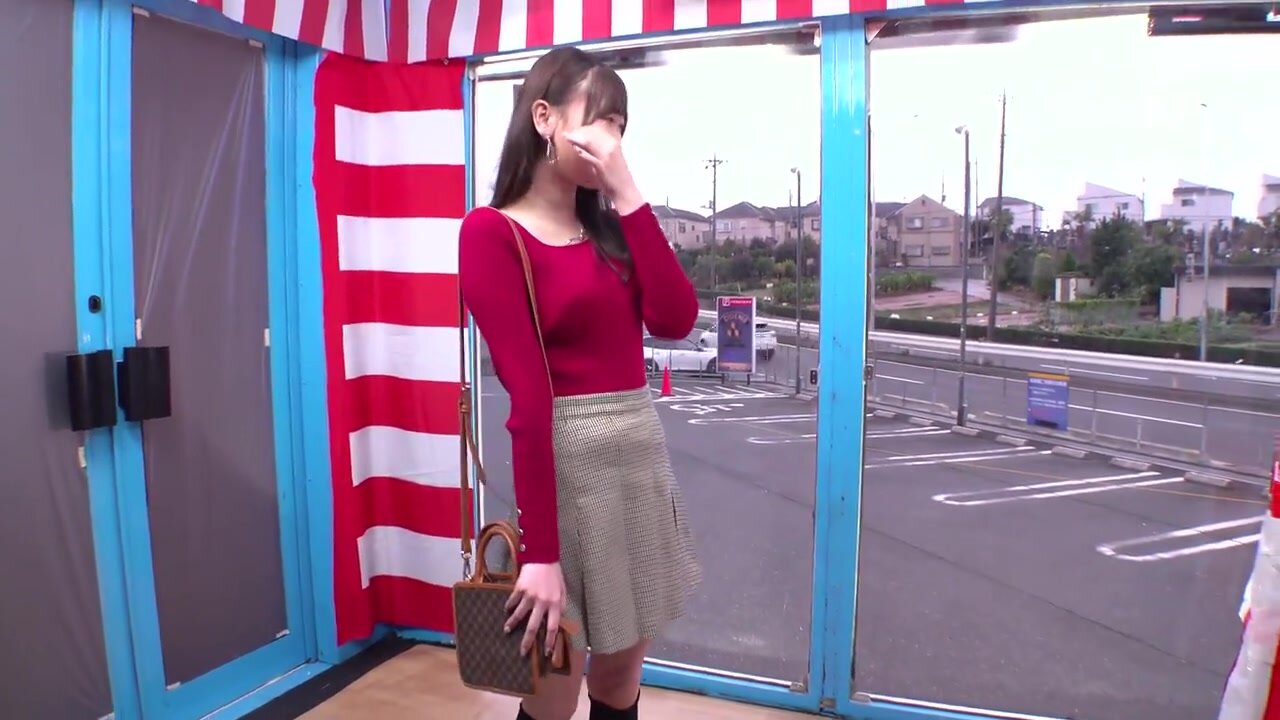 TOTTE-231 A debt-ridden female AD plays rock-paper-scissors against a JD ticker in Saitama. If she loses, she'll either make her AV debut or get creampied! Will the female AD who used up all the money and won so much with her thick pussy power (ZMP) that 