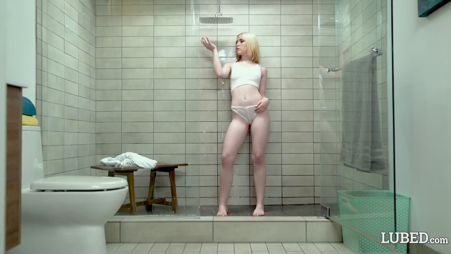 Maddi Winters - Dripping In The Shower