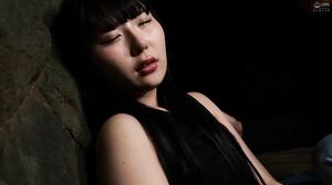 BACJ-151 The woman lying down in the park is actually a sex-addicted perverted slut waiting to be taken home - Kurumi Suzuhana