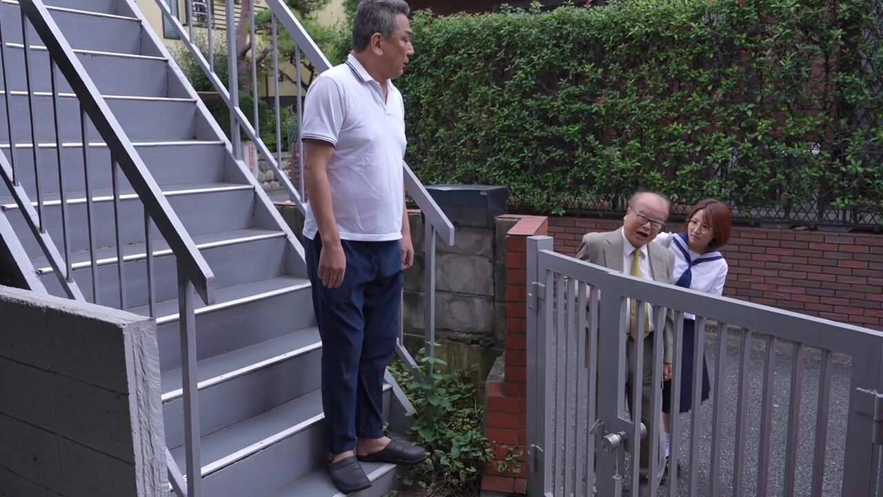 SORA-595 A 45-year-old unemployed man becomes a younger brother and completely dominates an earnest female student by brainwashing her into squirting, Azu Amatsuki