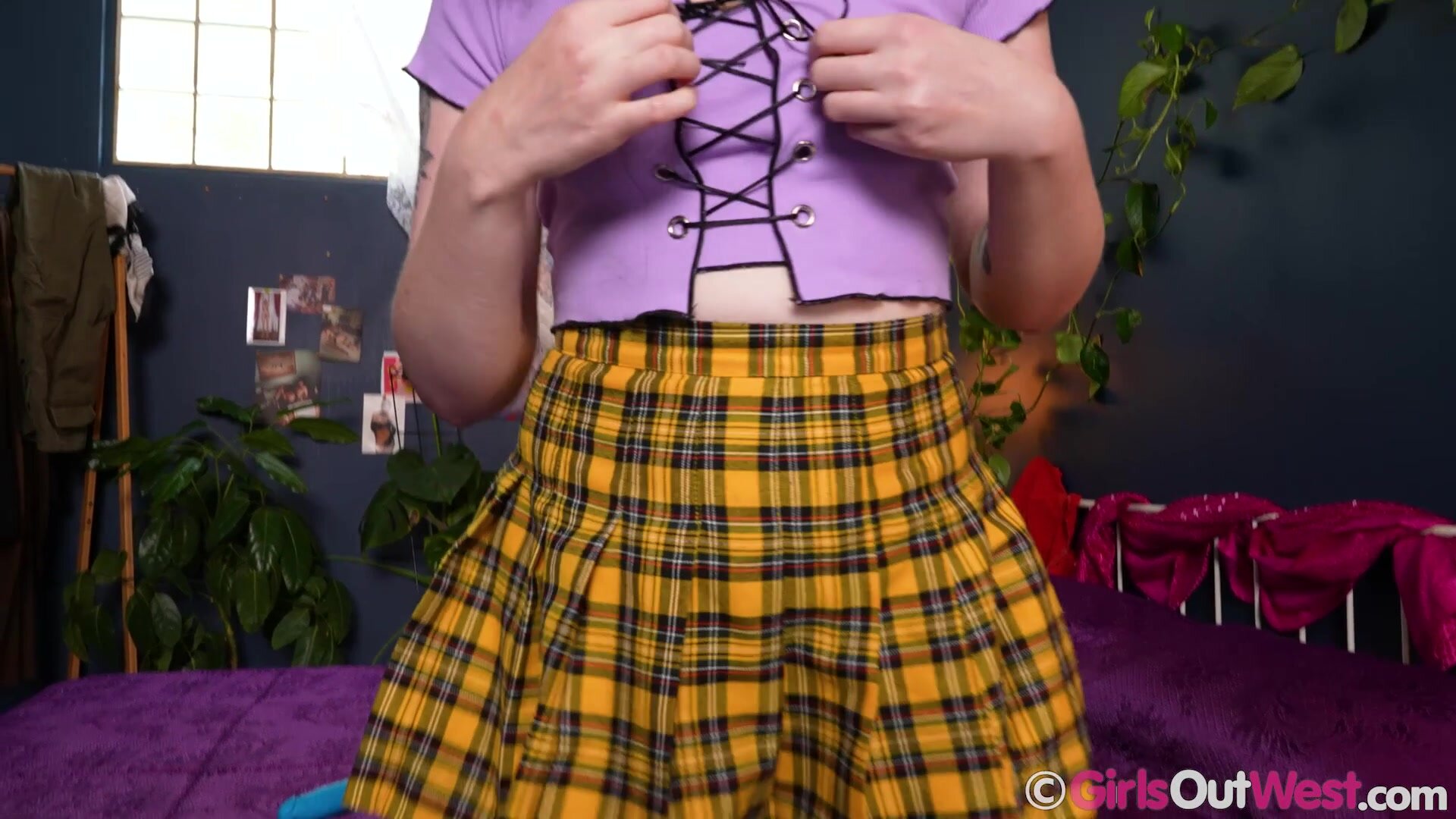 GirlsOutWest - Max Lavigne - Turn It Up