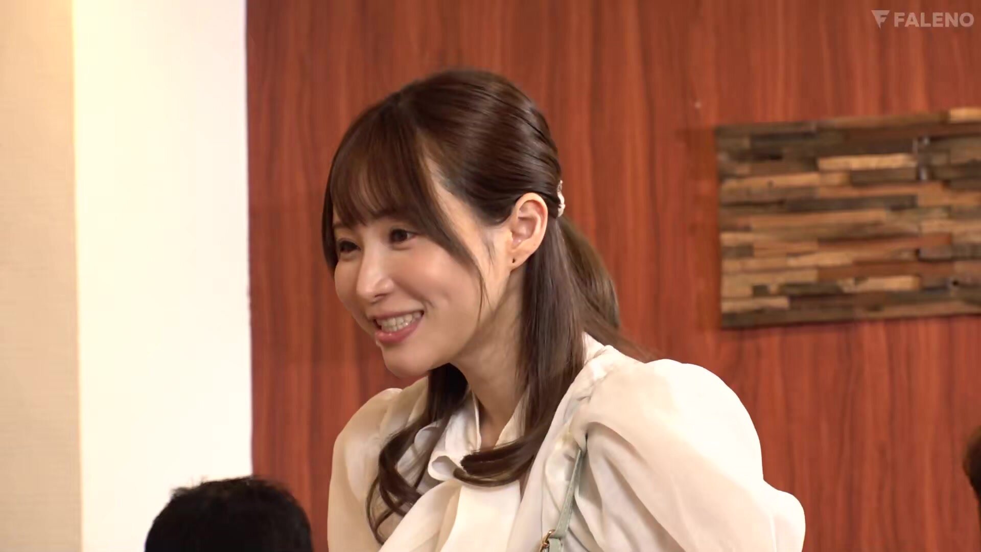 FSDSS-775 You were talking about multi-level marketing with pride until just now, but when you say "I'll buy it, so let me do it," you make that face. Angel Moe