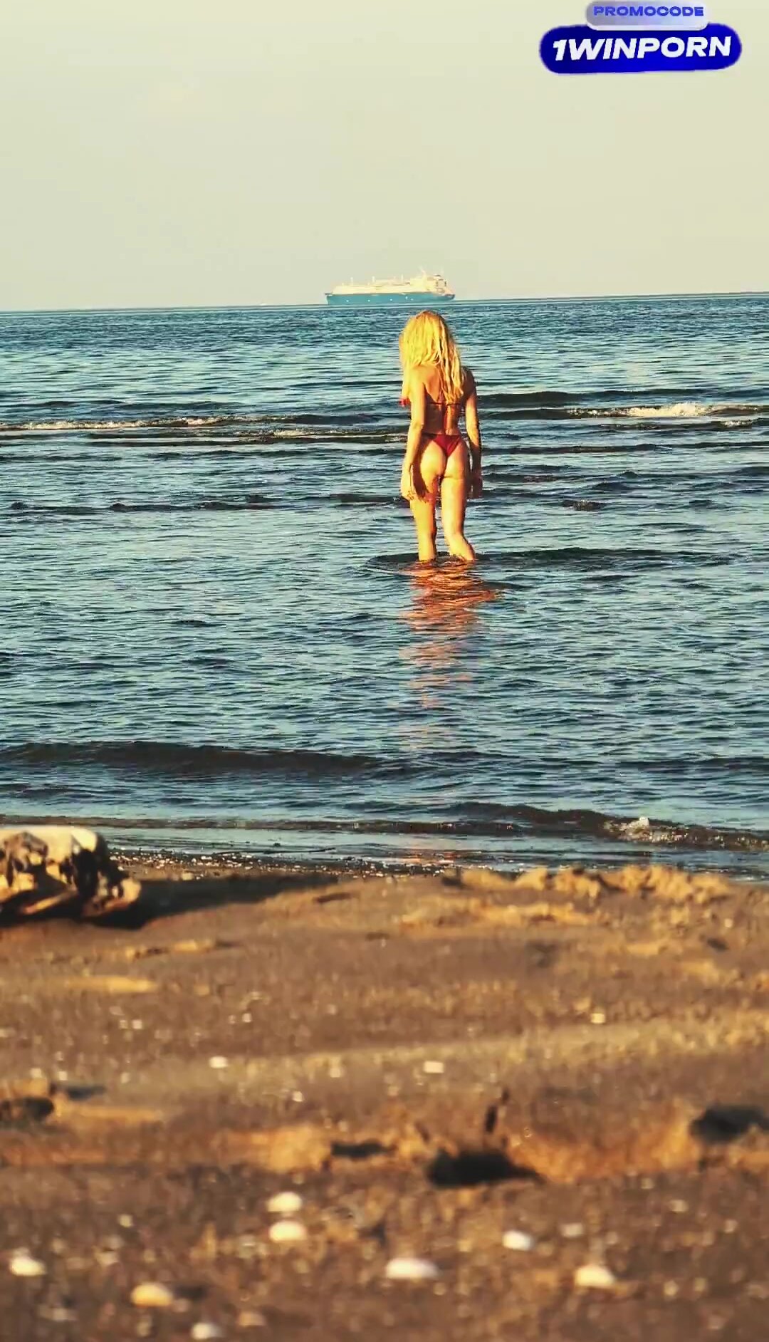 Miele Blanco - Mi Faccio Spiare Da Un Guardone Sulla Spiaggia E Poi Lo Scopo Italian