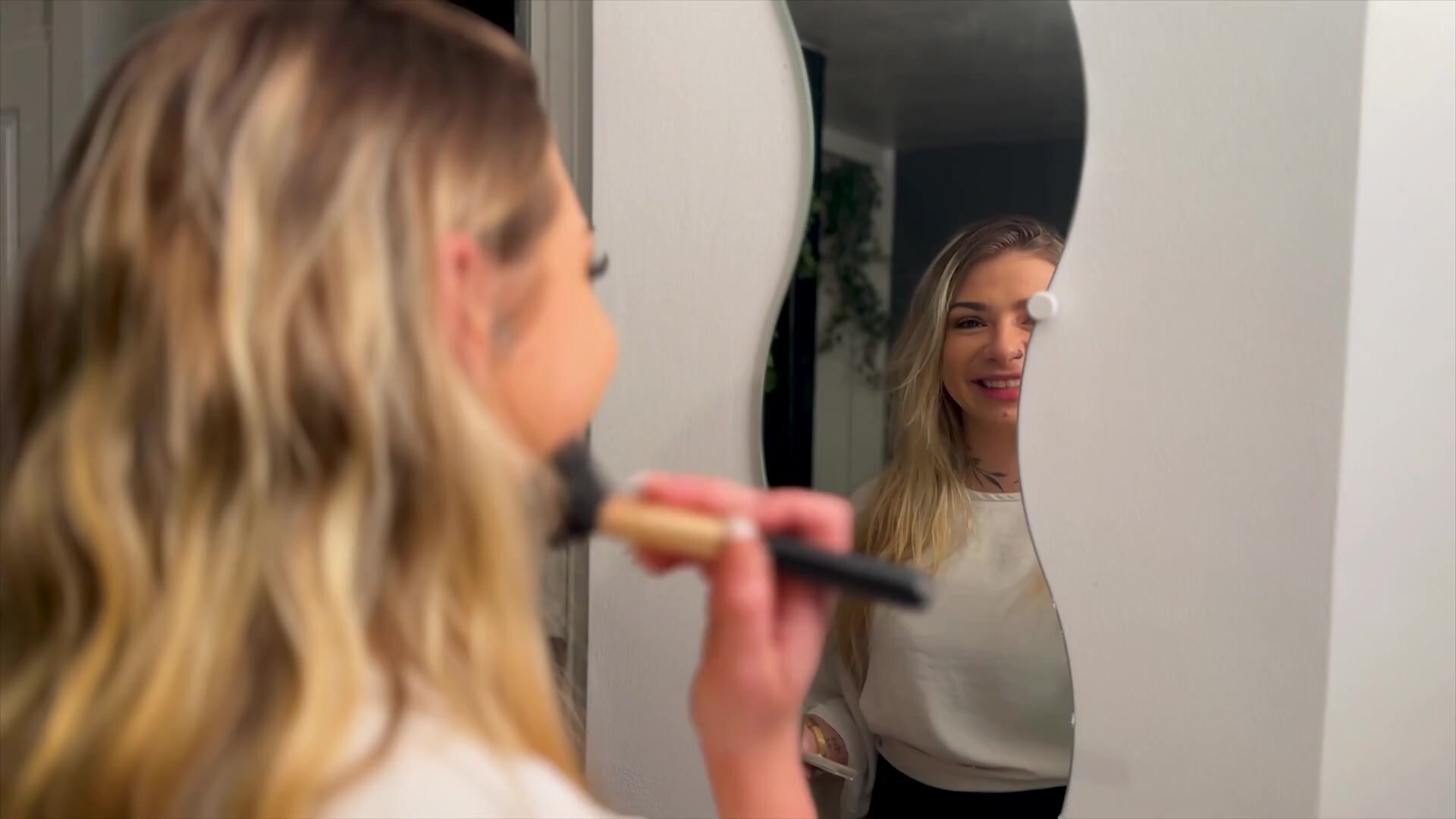 Sienna  Adds A Pinch Of Spice - Jacquie Et Michel TV