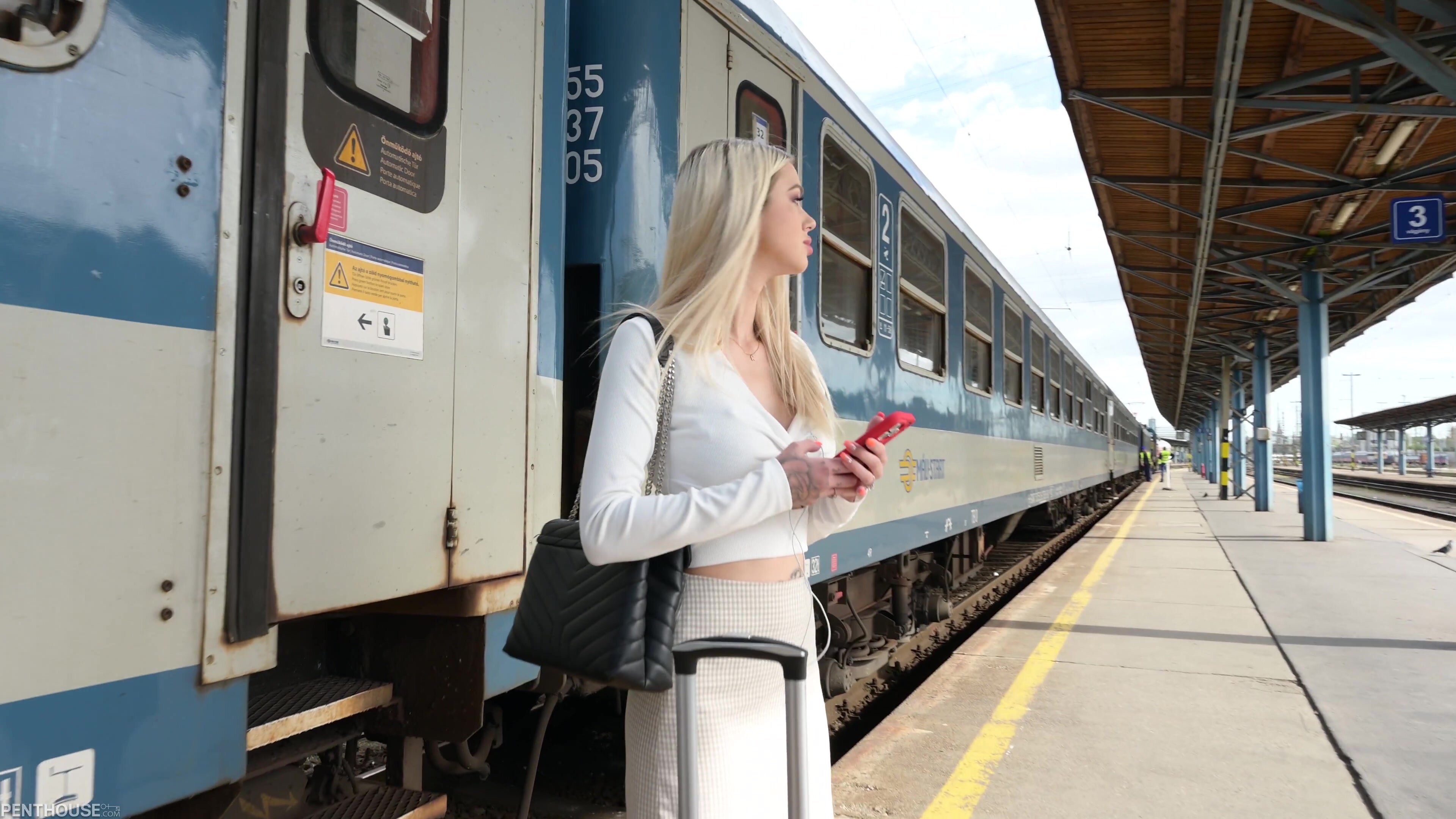 Sladyen Skaya Horny Threesome 3