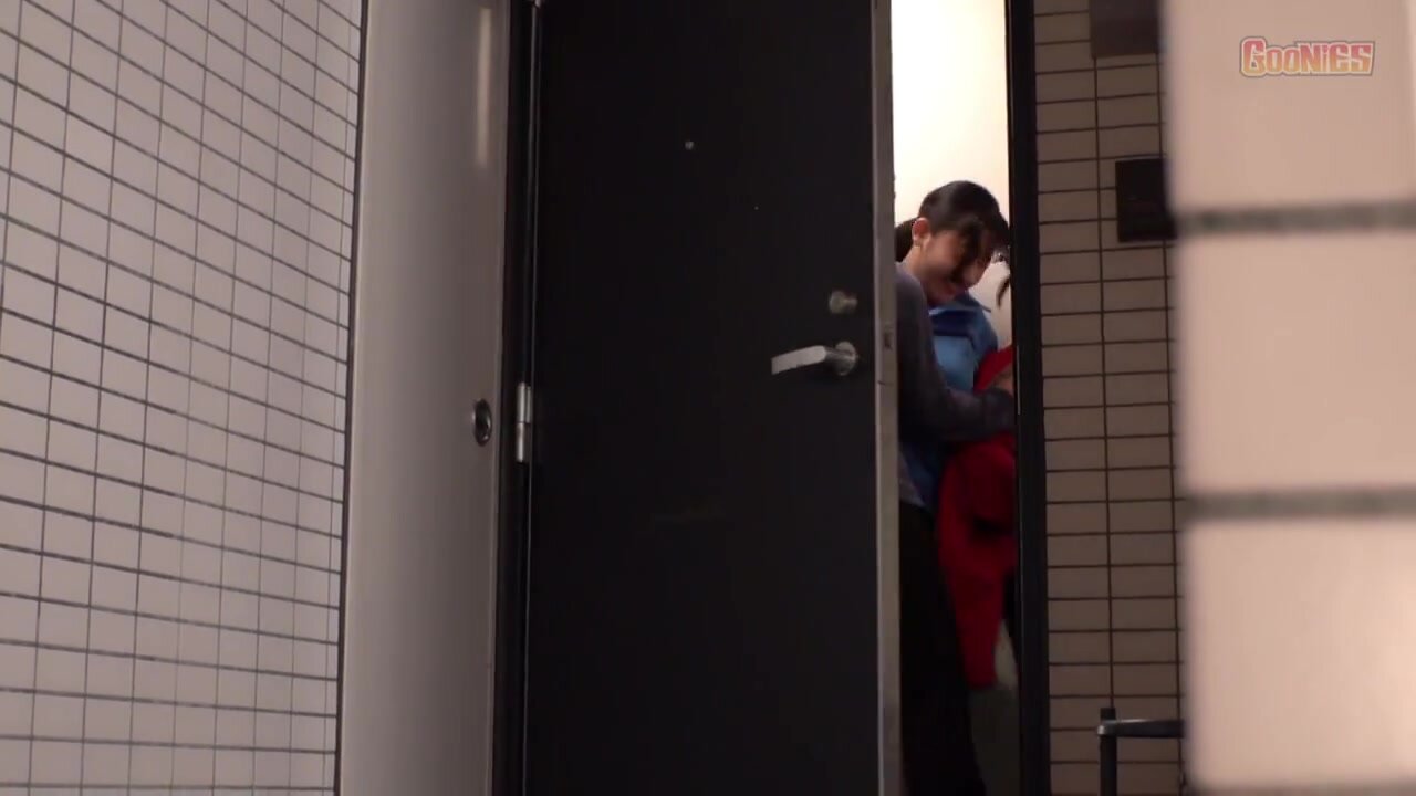 GNS-121 I lured the delivery driver into my house, made him understand, and then did it.