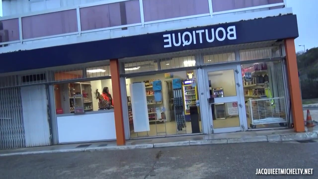 Aude, 25, Employee Of A Gas Station In Aubagne