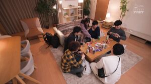 IPZZ-562 "It was a mistake to come alone as a woman..." A female college student is passed around by her classmates at a drinking party. Saki Sasaki