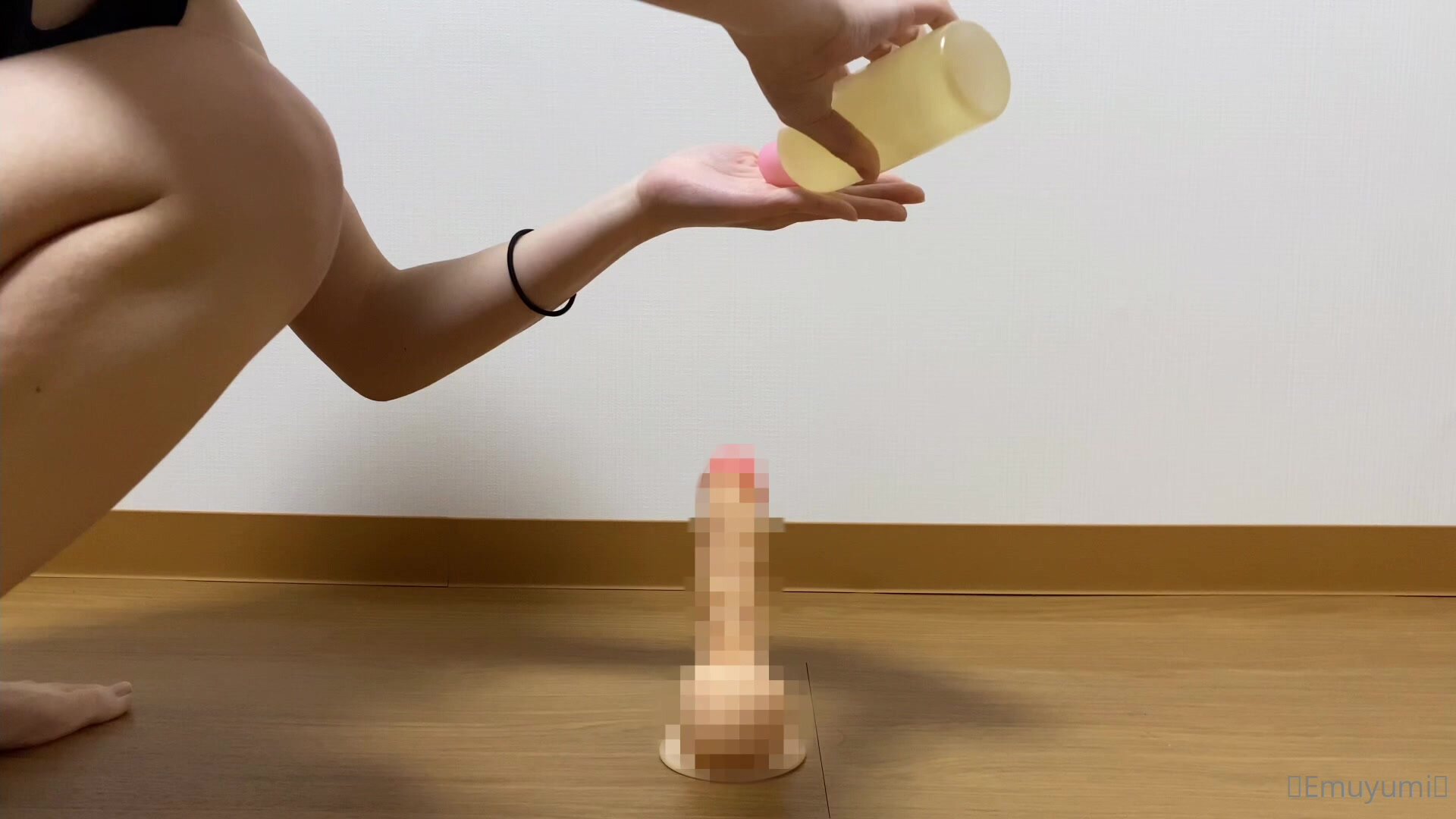Horny girl shows boyfriend her dildo masturbation for the first time (Emuyumi Couple)