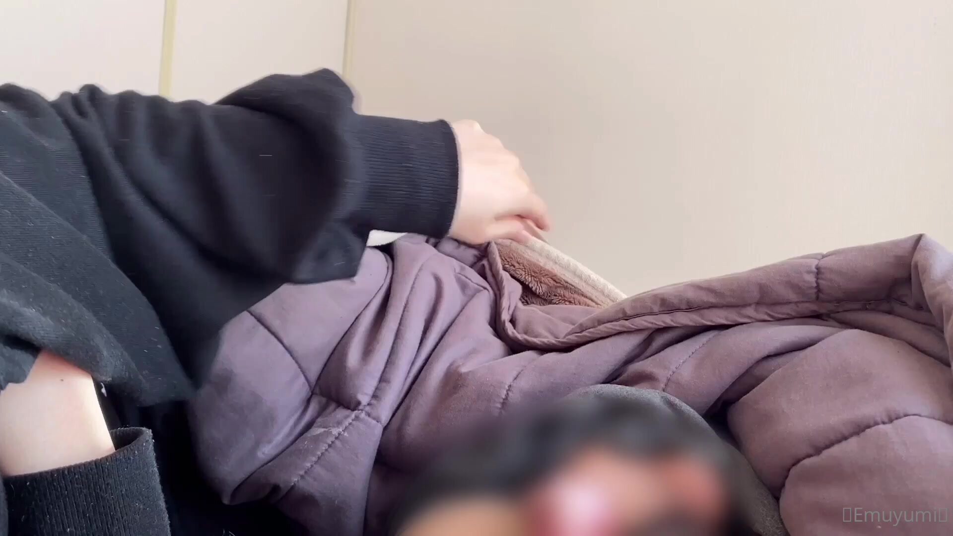 I woke my boyfriend up by softly teasing his nipples and edging (Emuyumi Couple)