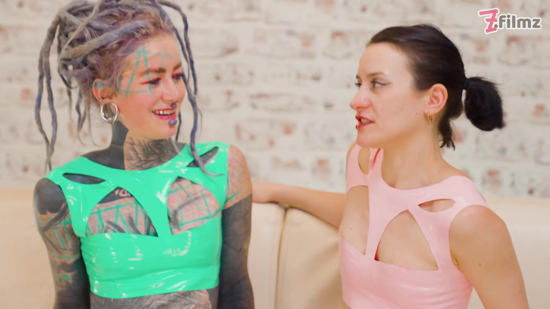 Z-Filmz - Anuskatzz And Miss Flora Vinyl Fun And Face Sitting