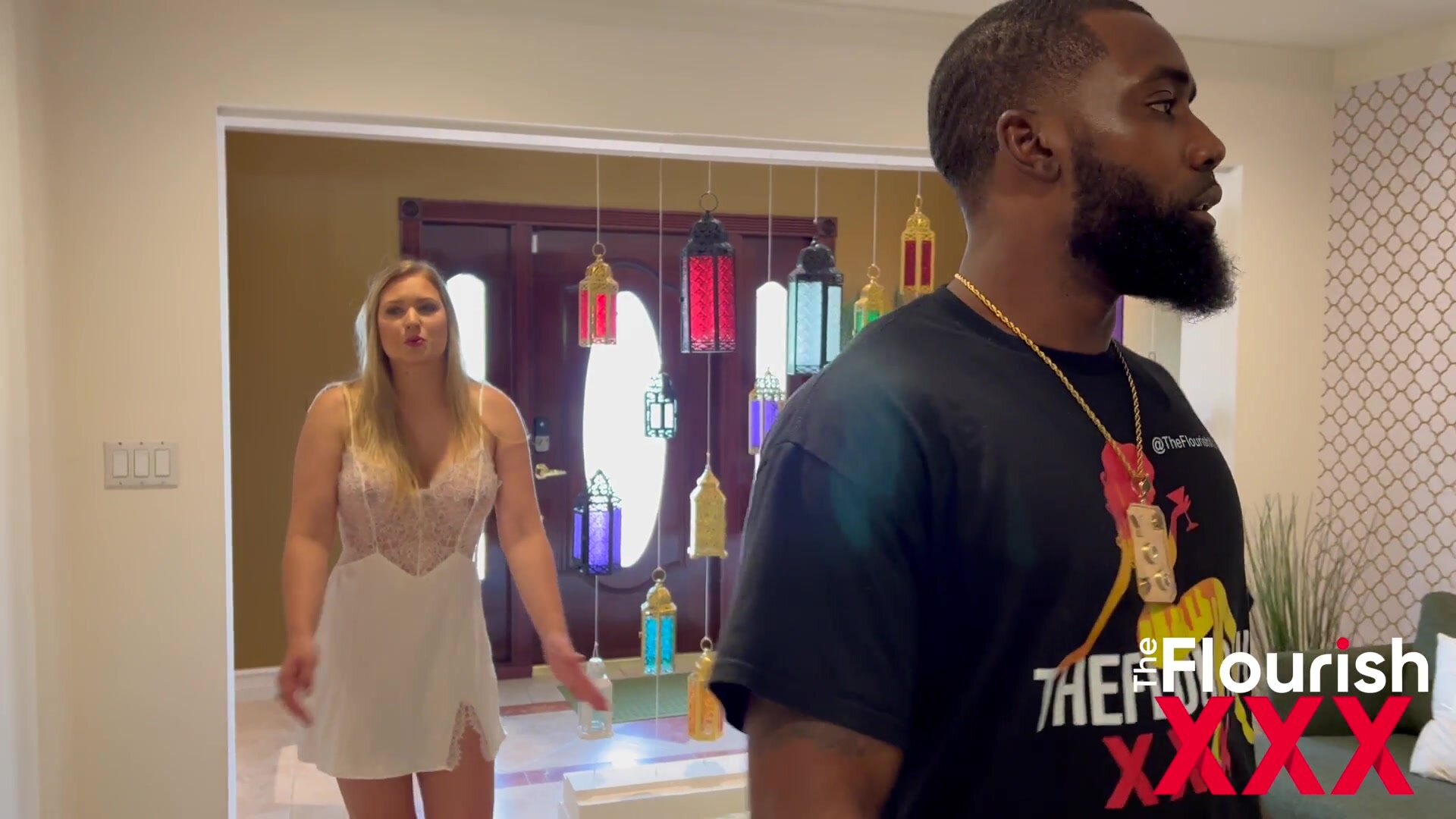 Daisy Diva - Daisy tricks Ace to come in looking for his friend in HD