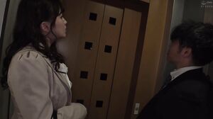 HALT-063 The smell of damp, steamy black pantyhose. A plump, big-assed female boss working at a foreign financial institution who seduces her subordinates and makes them cum multiple times with her leg techniques. Hinata Tachibana