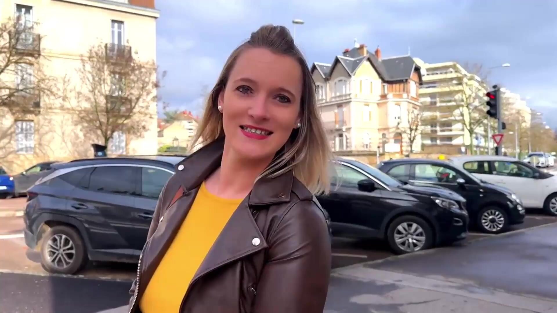 JacquieEtMichelTV – Kelly, 30, confirms her attraction to hard sex!