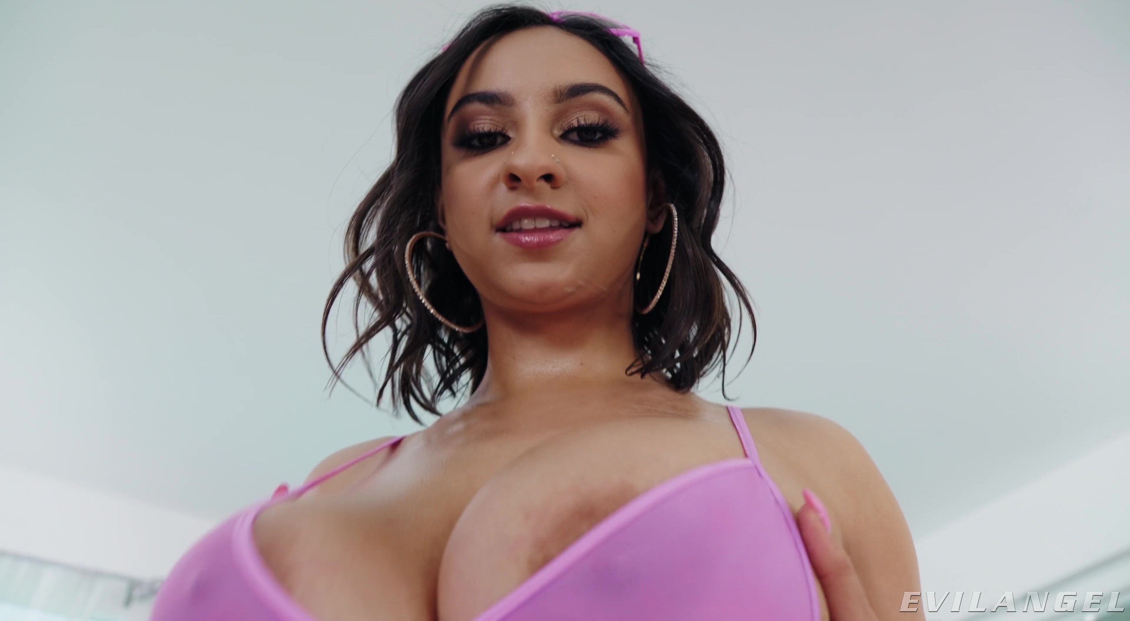 Hailey Rose Titty Fuck & Deepthroat BJ in 4K