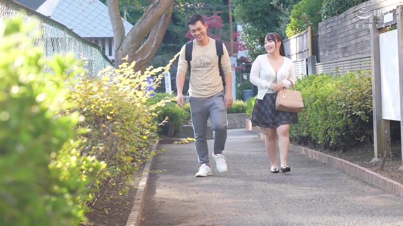 HHED-064 Nephew gets an erection when he sees his aunt taking a bath Akane Ayaka