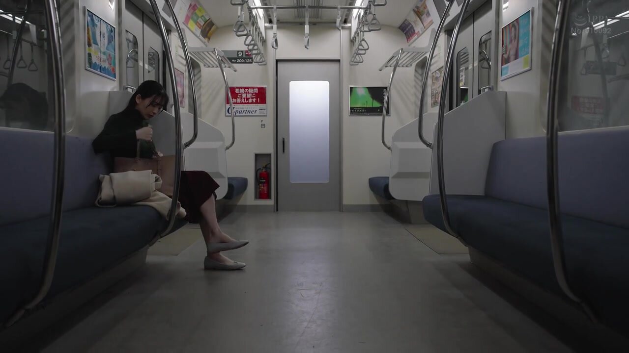 MOON-041 Last masturbation train: A beautiful, hairy office lady spreads her legs and masturbates in an empty train car, showing off her squelchy masturbation... Mayu Suzuki