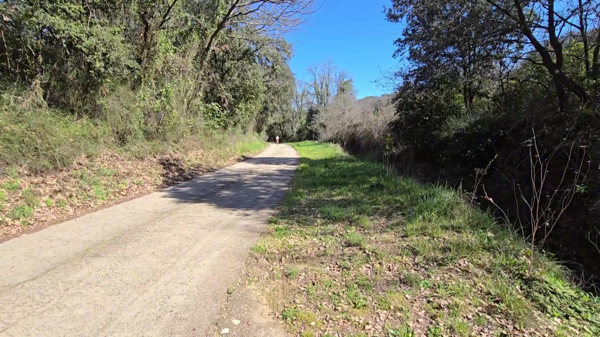 JacquieEtMichelTV - Luxymin At The Bend In A Path Luxymin Reveals Itself