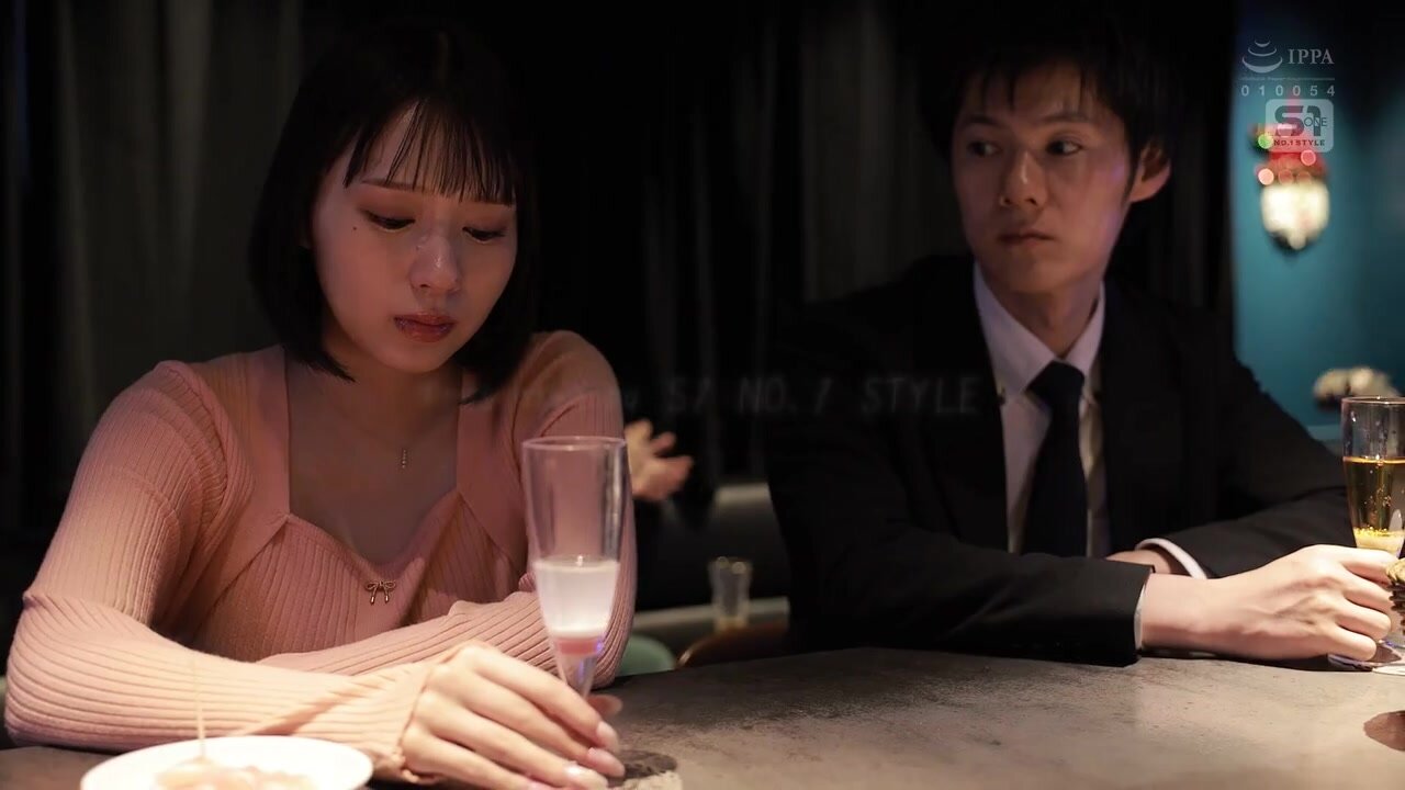 SONE-731 When a cute and devoted girl is feeling down after being dumped by her boyfriend... it's actually a great opportunity!? Her legs loosen up and you can do whatever you want! Fusion fever. And it's been a while since she's had a stranger's dick and